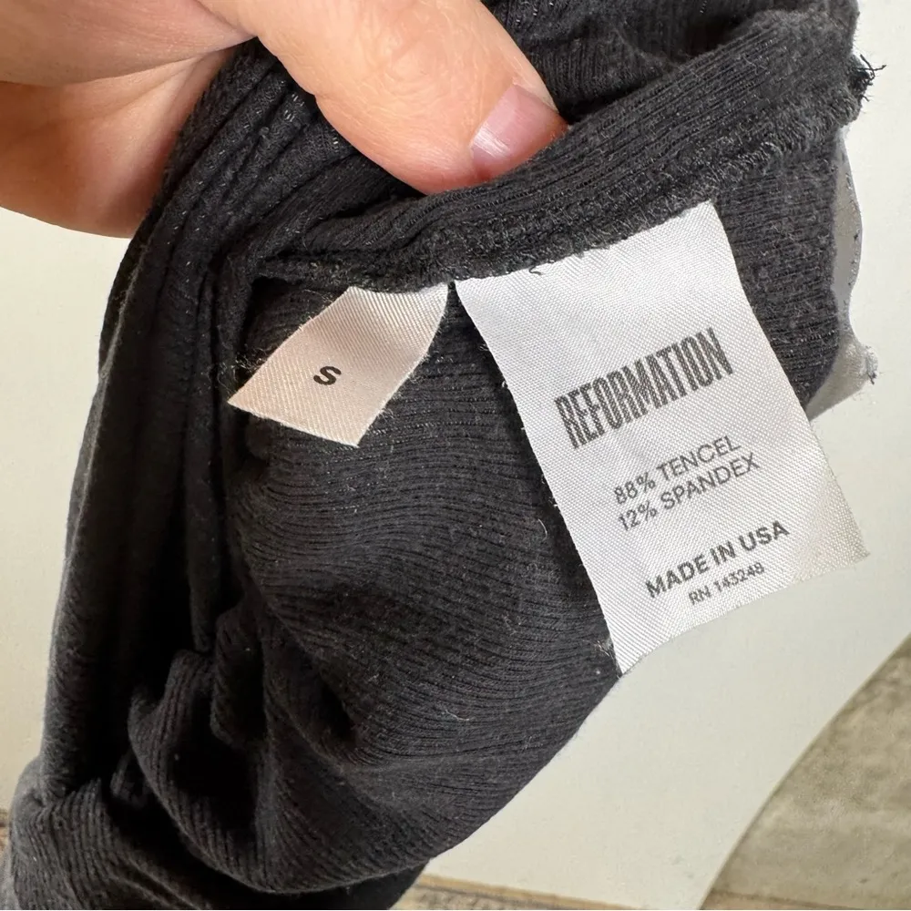 Reformation Black Ribbed Short Sleeve Shirt Size Small - Image 5