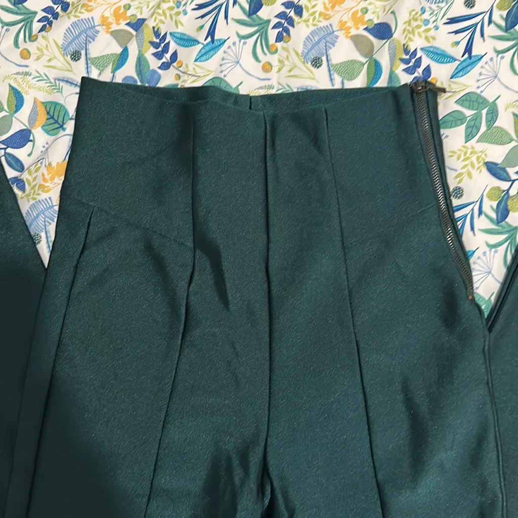 Emerald green shiny stretch pants - Image 2