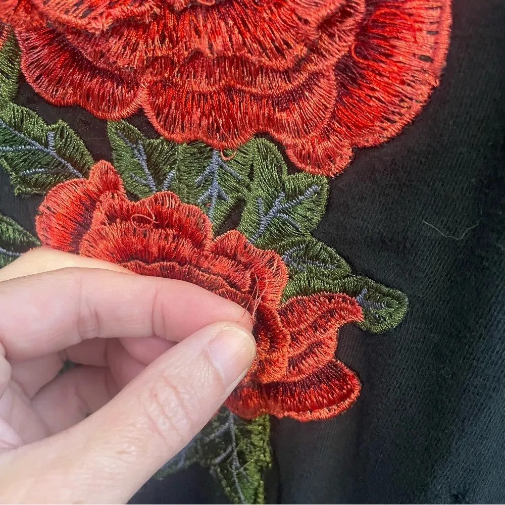 Emma & Sam distressed embroidered floral t-shirt oversized XS - Image 7