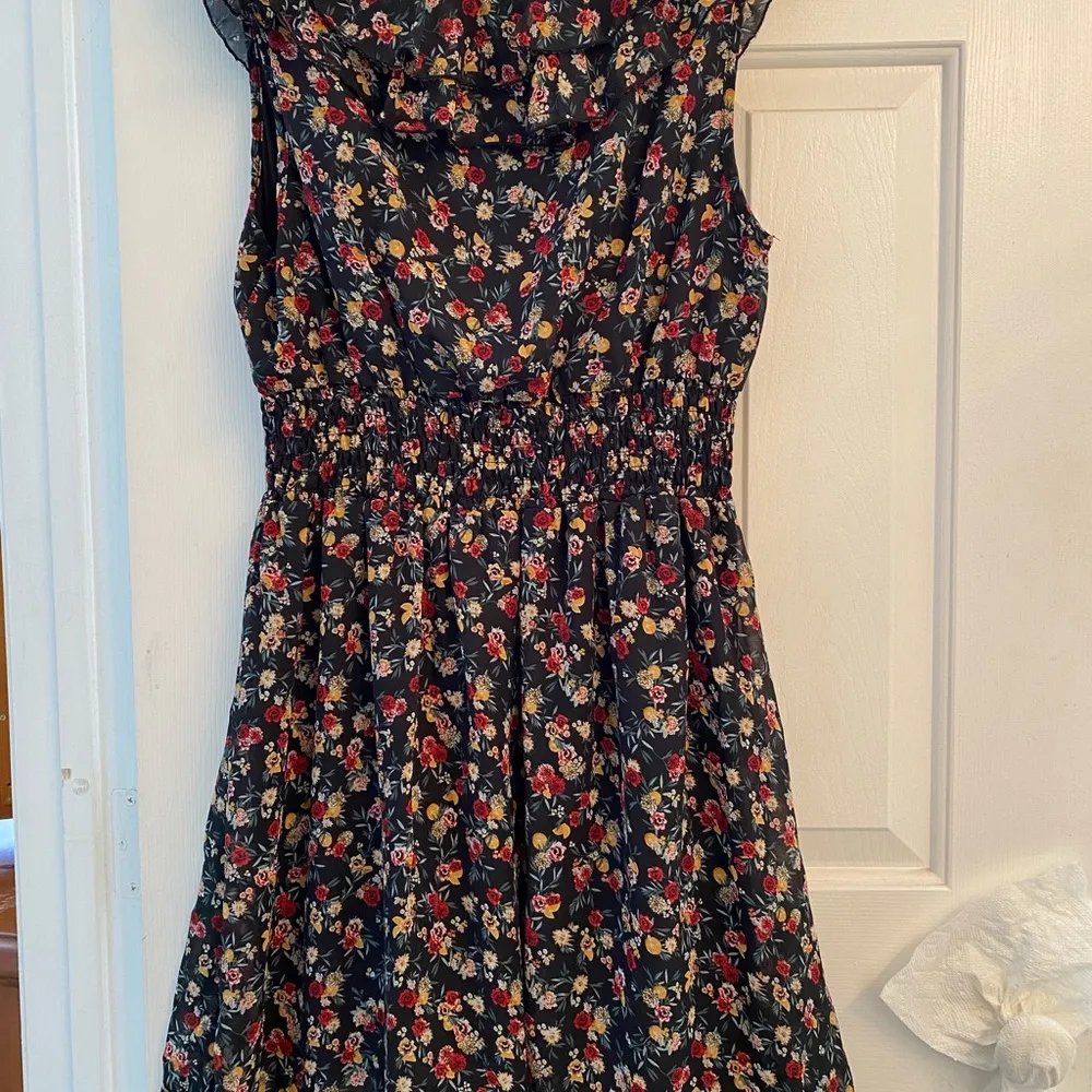 Suzy Shier Sleeveless Ruffle Floral Dress Black Red Yellow XL - Image 7