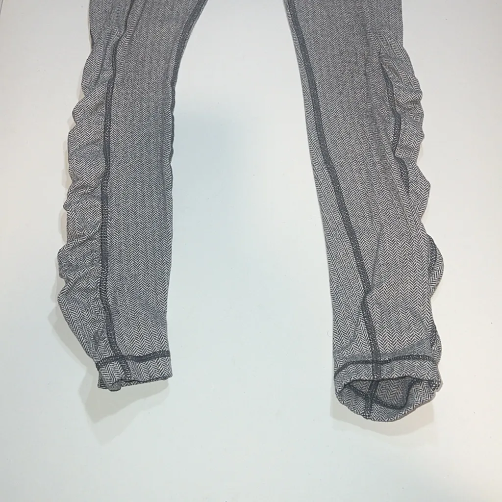 Lululemon Run Turn Around Tight-Herringbone-Size 6 - Image 2