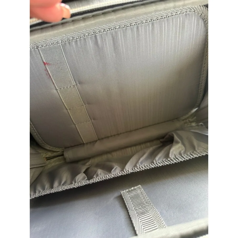 Triforce Sienna Hardside Elite Performance Travelware Silver Beauty Case Luggage - Image 5