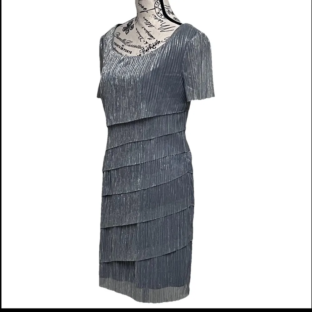 Connected Apparel Silver Metallic Tiered Sheath Dress 8P | Party Cocktail NYE - Image 3