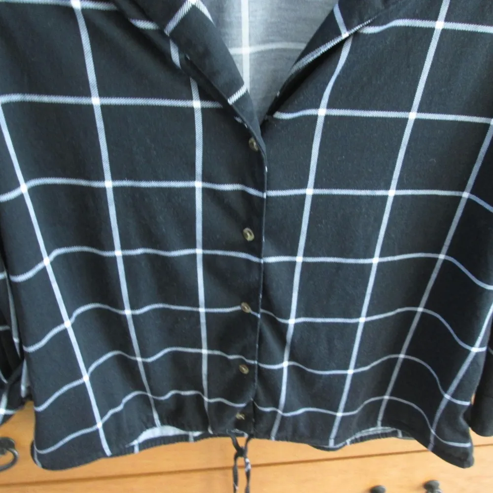 Eden + Olivia Black Checked Blouse - Size Medium - Image 3