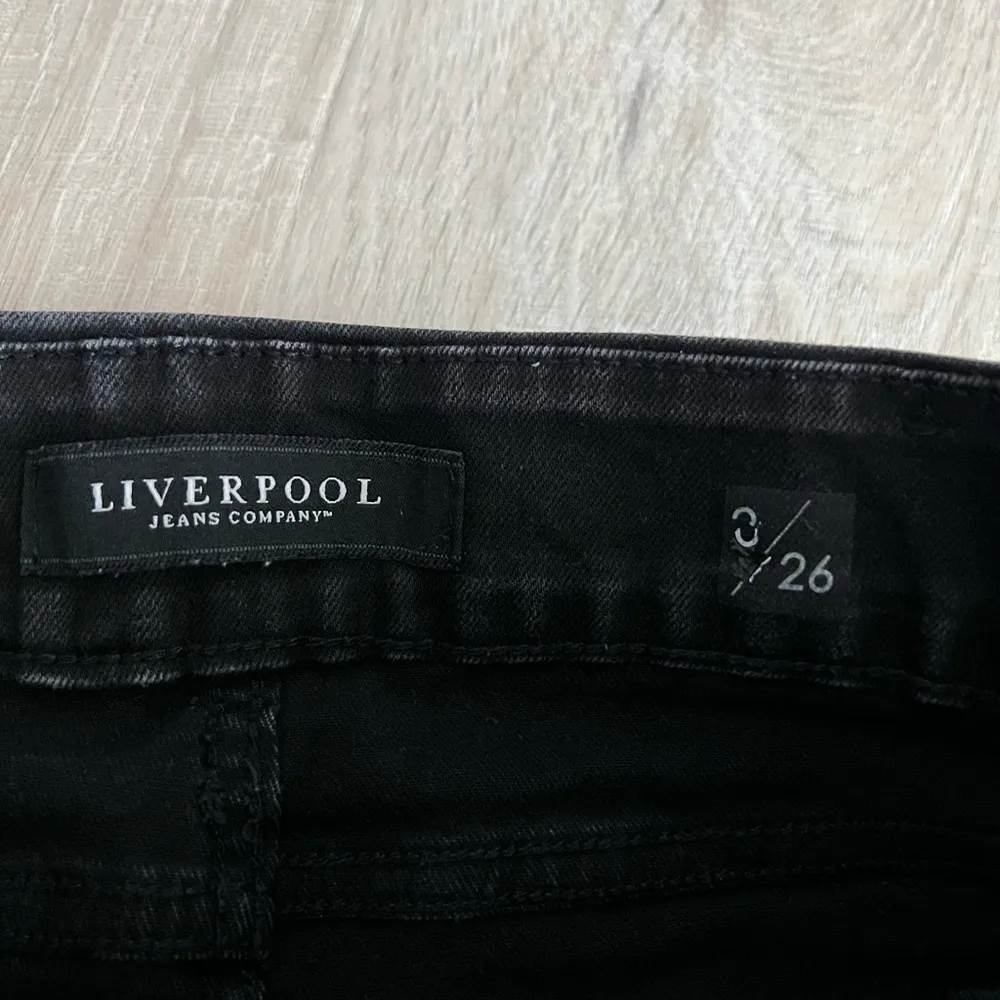 Liverpool Women’s the Straight Pull On Jeans in Black Rinse | 0/26 - Image 4