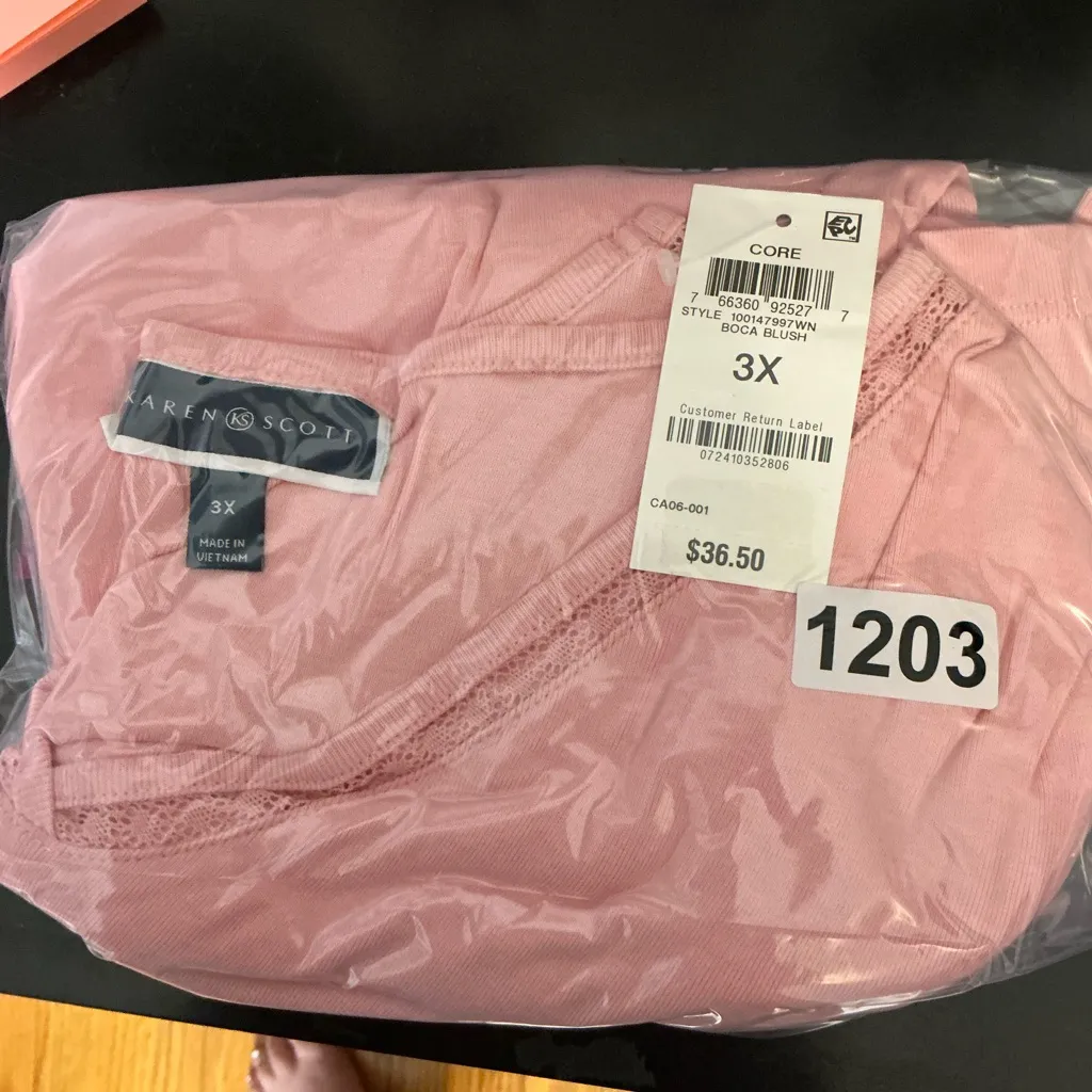 Universal Thread Light Pink V-Neck Tee - Image 5