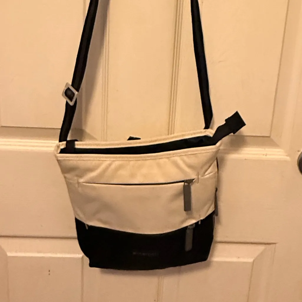 Sherpani Shoulder Bag nwot - Image 3