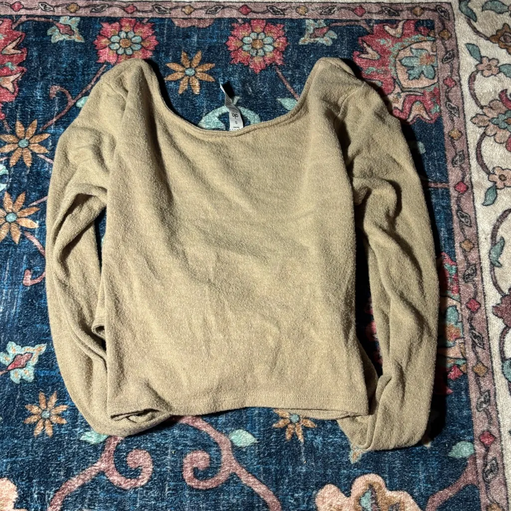 ALO Yoga Tan Long Sleeve Crop Top - Image 3