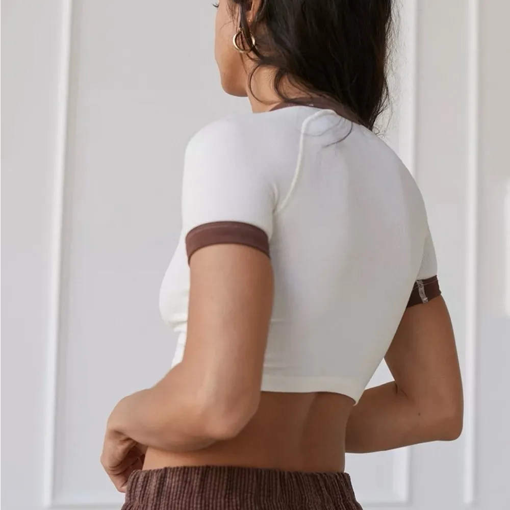 Urban Outfitters Seamless Ribbed Baby Tee Sz XS/S - Image 3