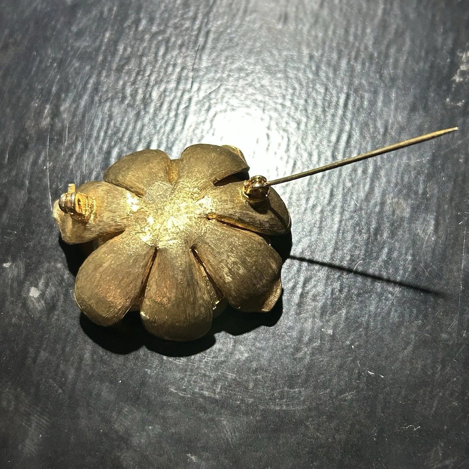 Vintage 3D faux jade Gold Tone floral Flower brooch Pin - Image 4