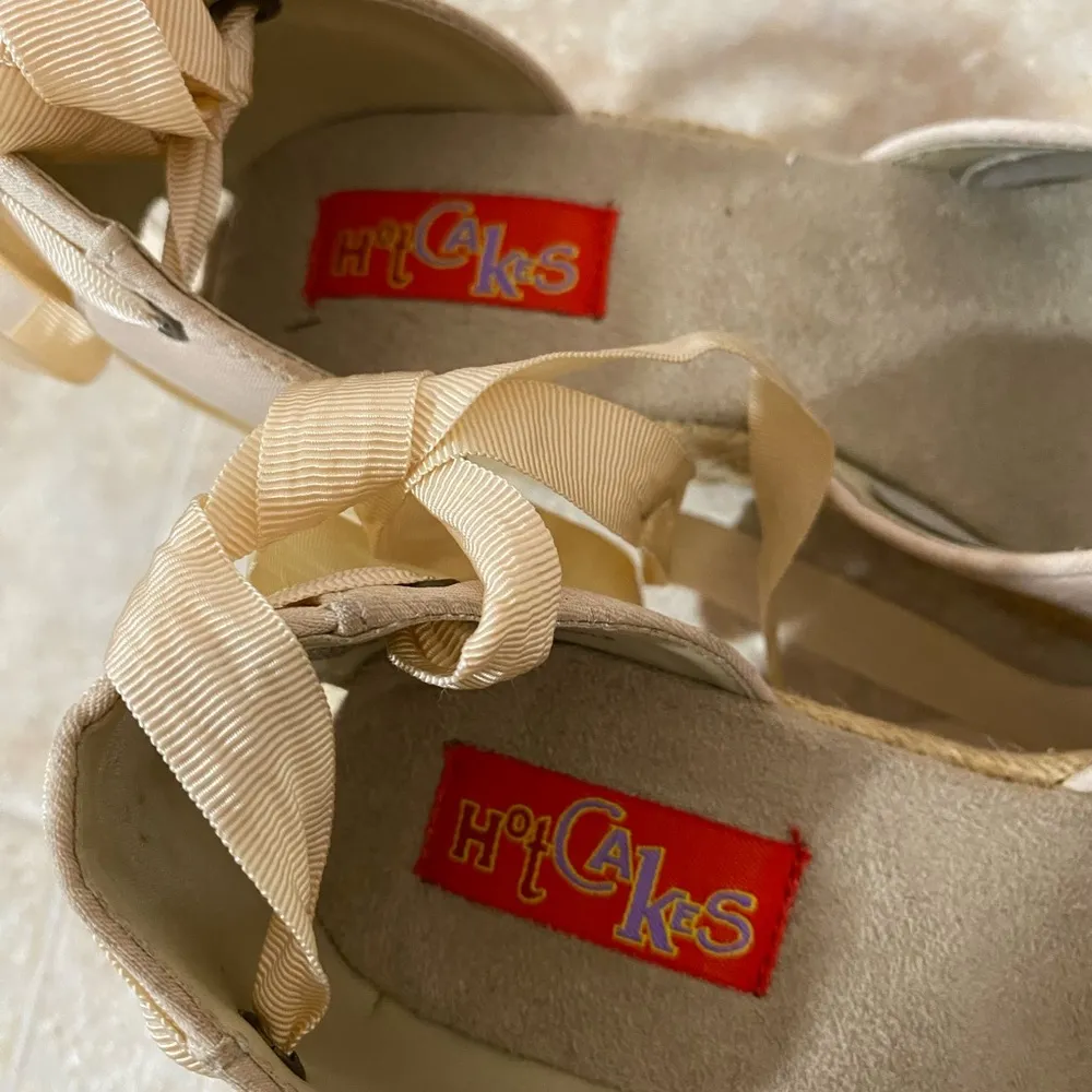 Women's Beige Espadrille Wedge Shoes Tan Size 7.5 - Image 3