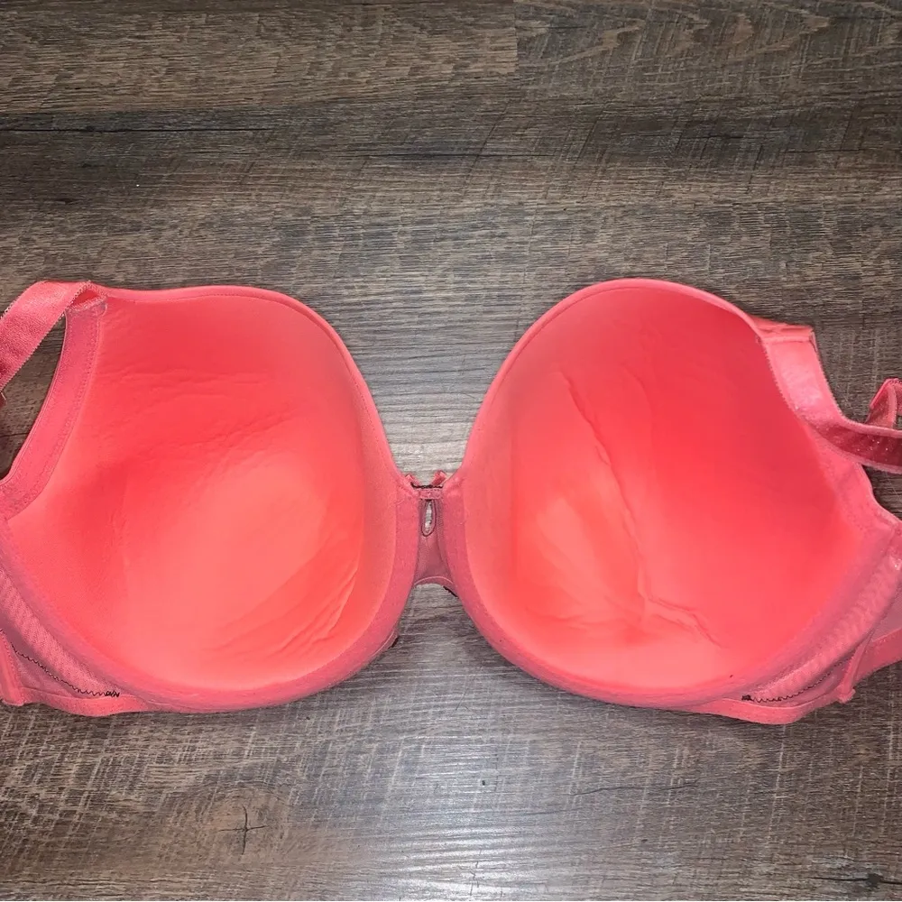 Torrid Sexy Tee Shirt Bra Coral with Black Lace Size 44D - Image 5
