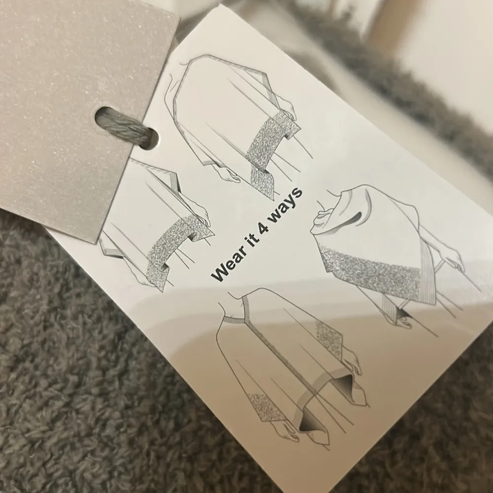 Barefoot Dreams NWT !  Cozy Chic Coastline Poncho - Image 5