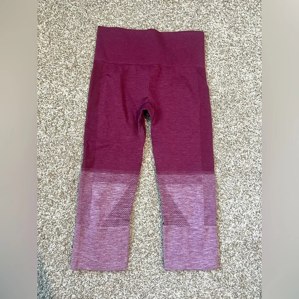 Lululemon Seamlessly Street Crop Leggings Burgundy Red Ombré Stretch Size 4 - Image 5