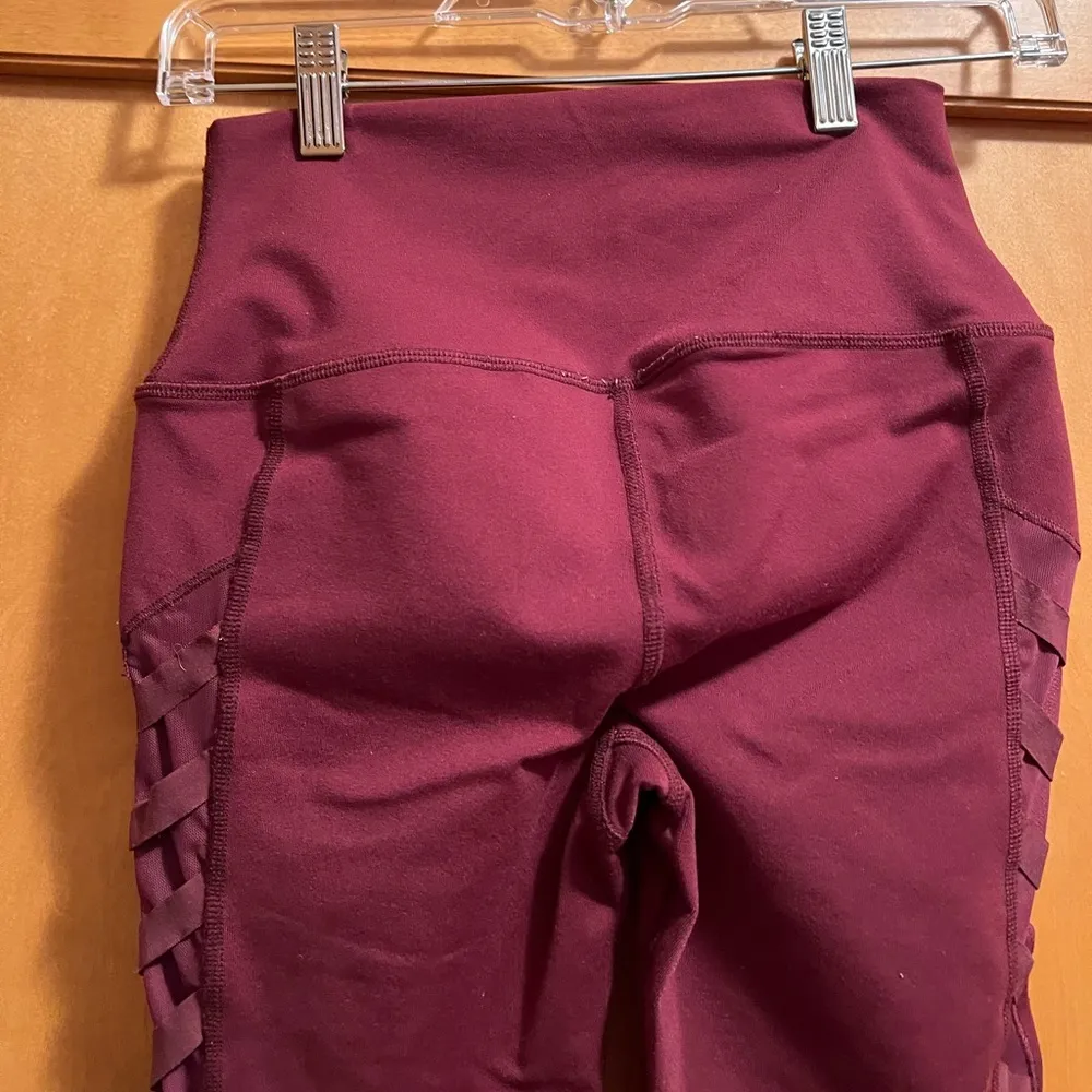 Alo yoga mesh capri leggings - red - Image 4