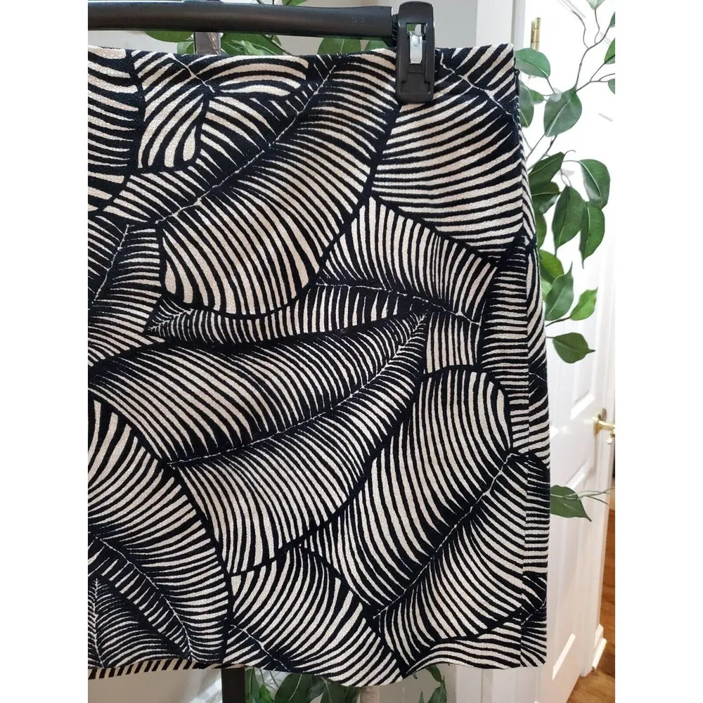 Ann Taylor Women Black & Beige Palm Print Cotton Casual Mini Pencil Skirt Size 8 - Image 3