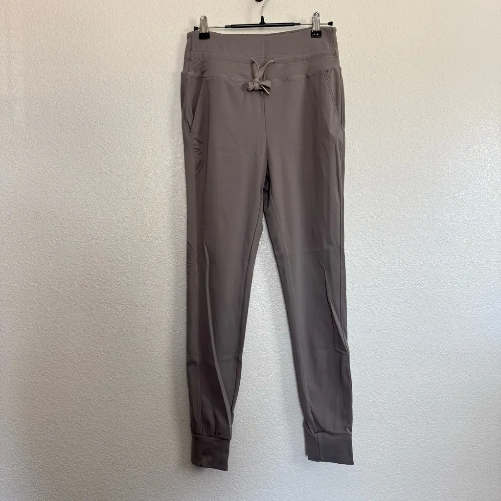 Halara SoftlyZero High Waisted Pocket Plain Full Length Joggers Medium Petite - Image 2