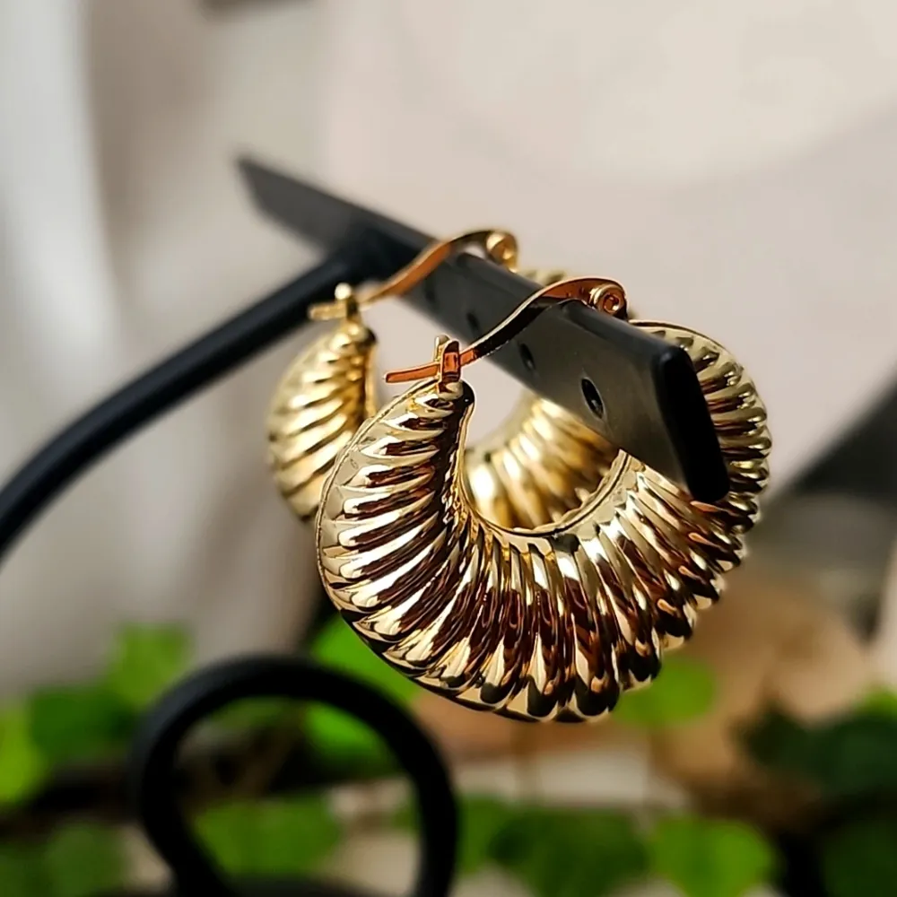 Chunky Ribbed Hoop Earrings Gold Filled - Image 5