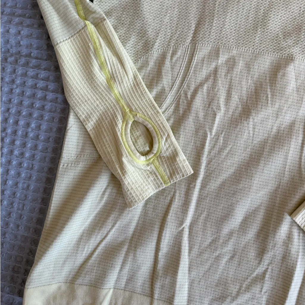 Lululemon Vent Tech Turtleneck Size 8 Yellow Long Sleeve Thumbholes Fitted - Image 2
