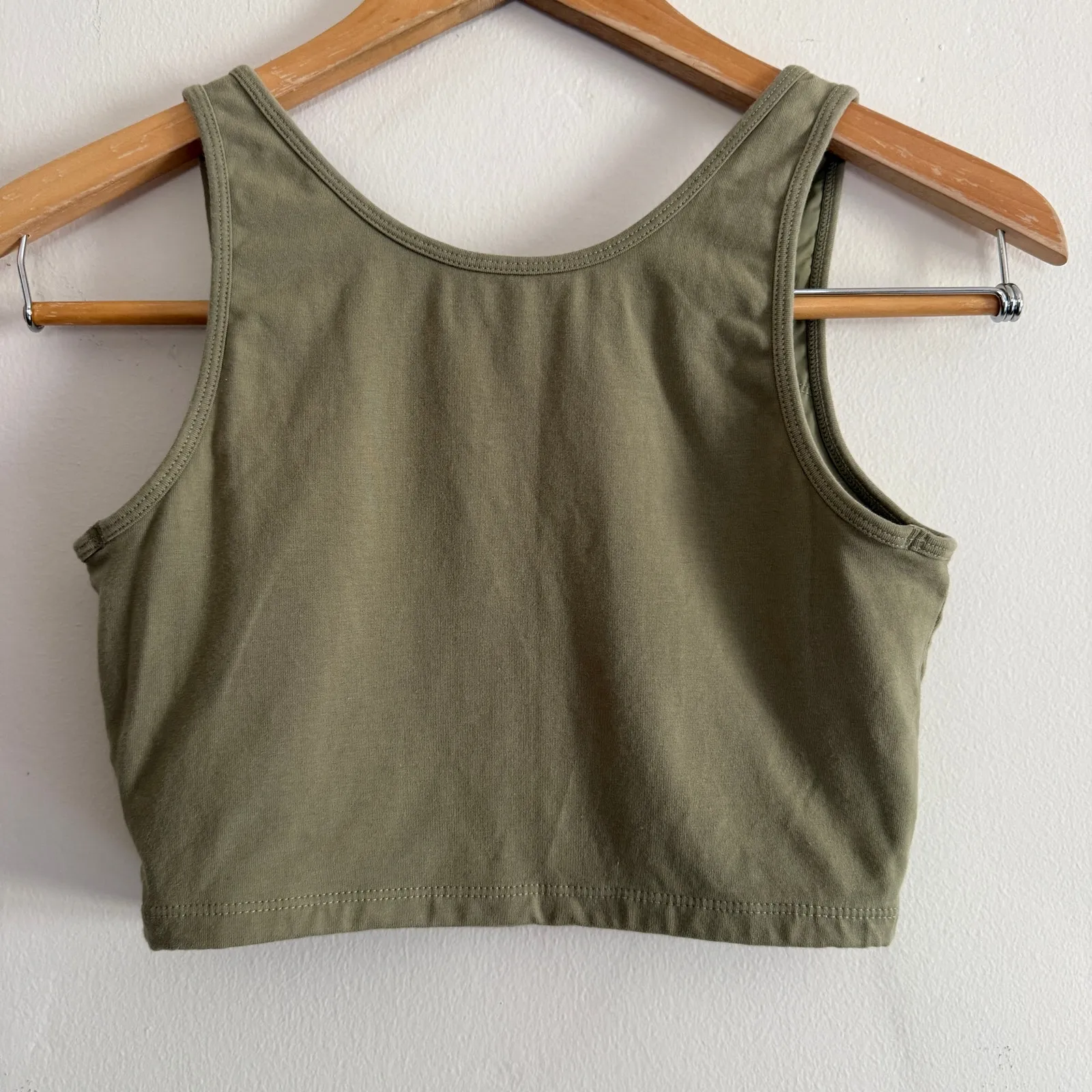 KLASSY NETWORK | Olive Green Cropped Notch Collar Brami Top | Medium - Image 3