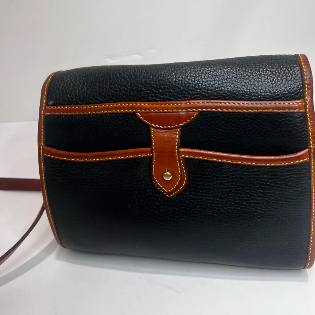 80’s Dooney & Bourke Essex Navy & British Tan med size handbag w/ long strap - Image 13