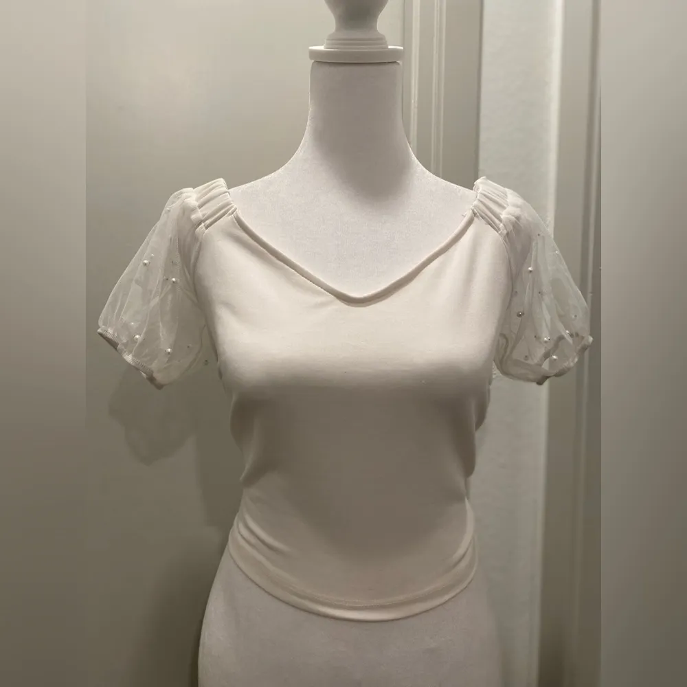 White Blouse Crop Top With Mesh & Pearl Detail Puff Sleeves - M - Image 4