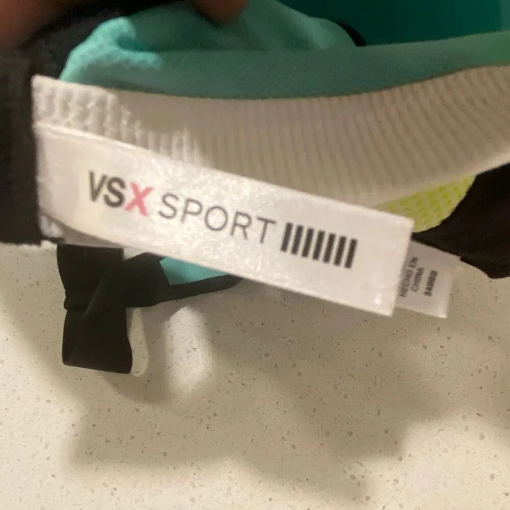 Victoria’s Secret sports bra size 34DDD - Image 5