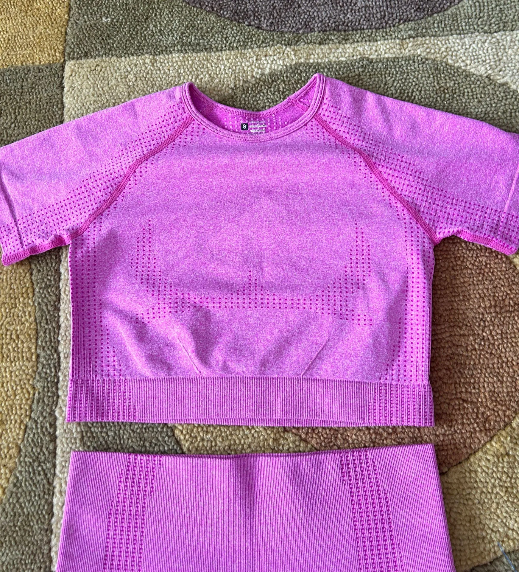 NWOT Pink Seamless Two Piece Workout Active Set Bike Shorts Crop Top Small - Image 2