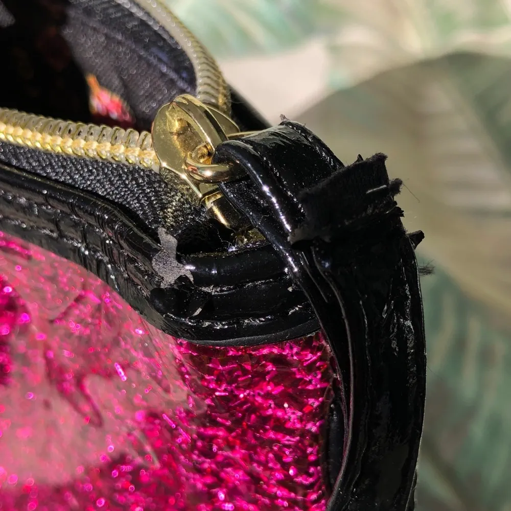 BETSEY JOHNSON Sparkly Glitter WRISTLET - Image 5