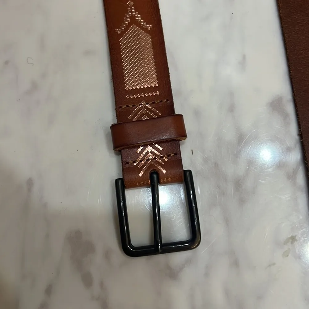 EXPRESS  leather  belt with metallic imprint, size large. Never been worn. - Image 3