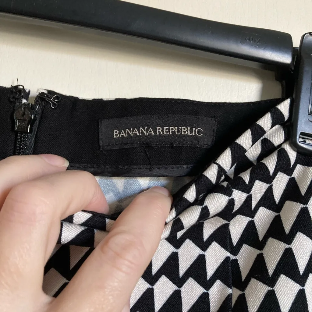 Banana Republic Black & White Houndstooth Pencil Midi Skirt #R - Image 2