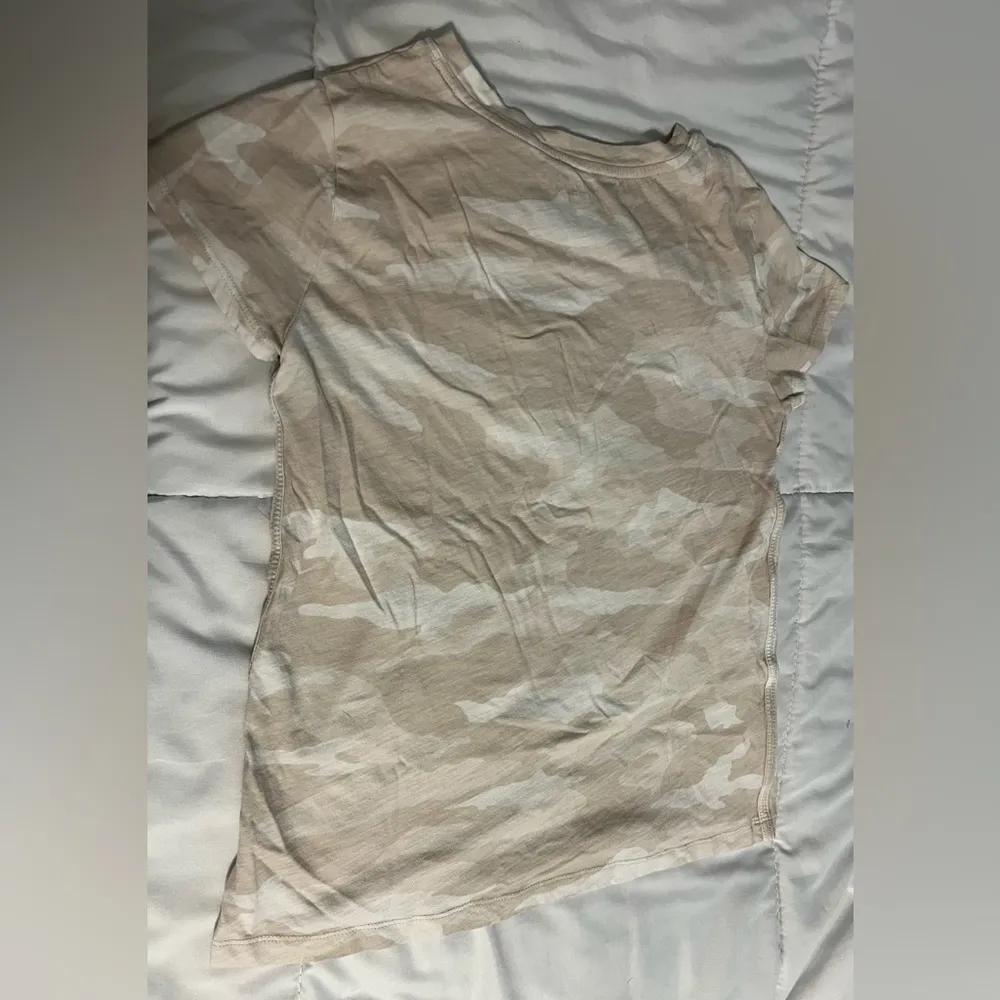 Athleta camouflage t-shirt. Adult xx-small - Image 2