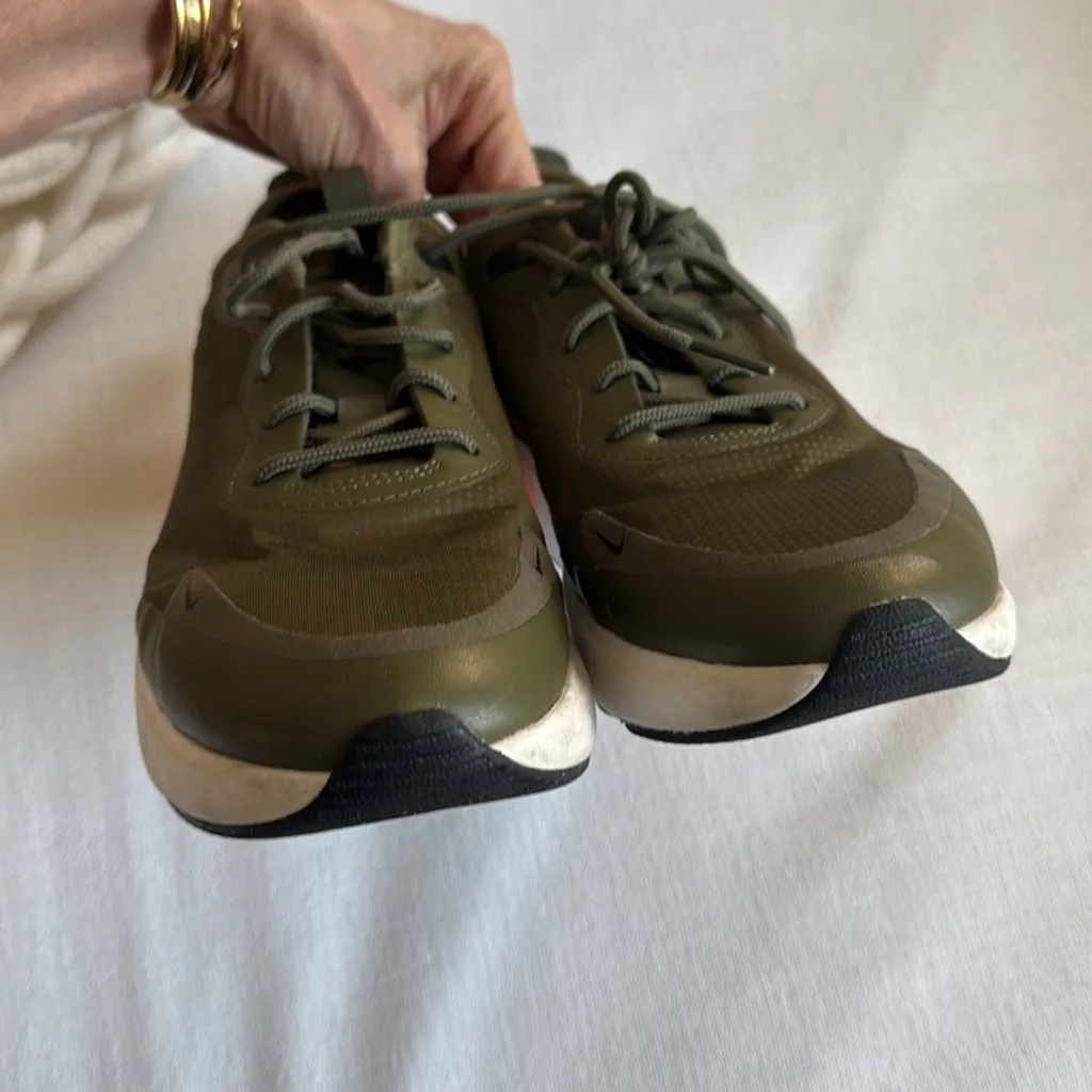 Nike size women 9.5 Air Max Dia olive - Image 5