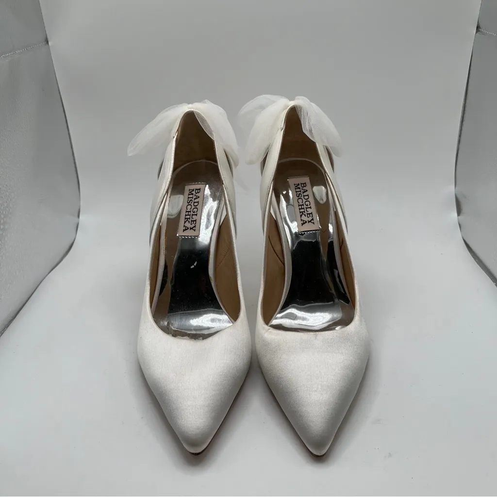 Badgley Mischka Kinsley Pointed Toe Bridal Shoes with Bows white silk SZ 9 NWOB - Image 5