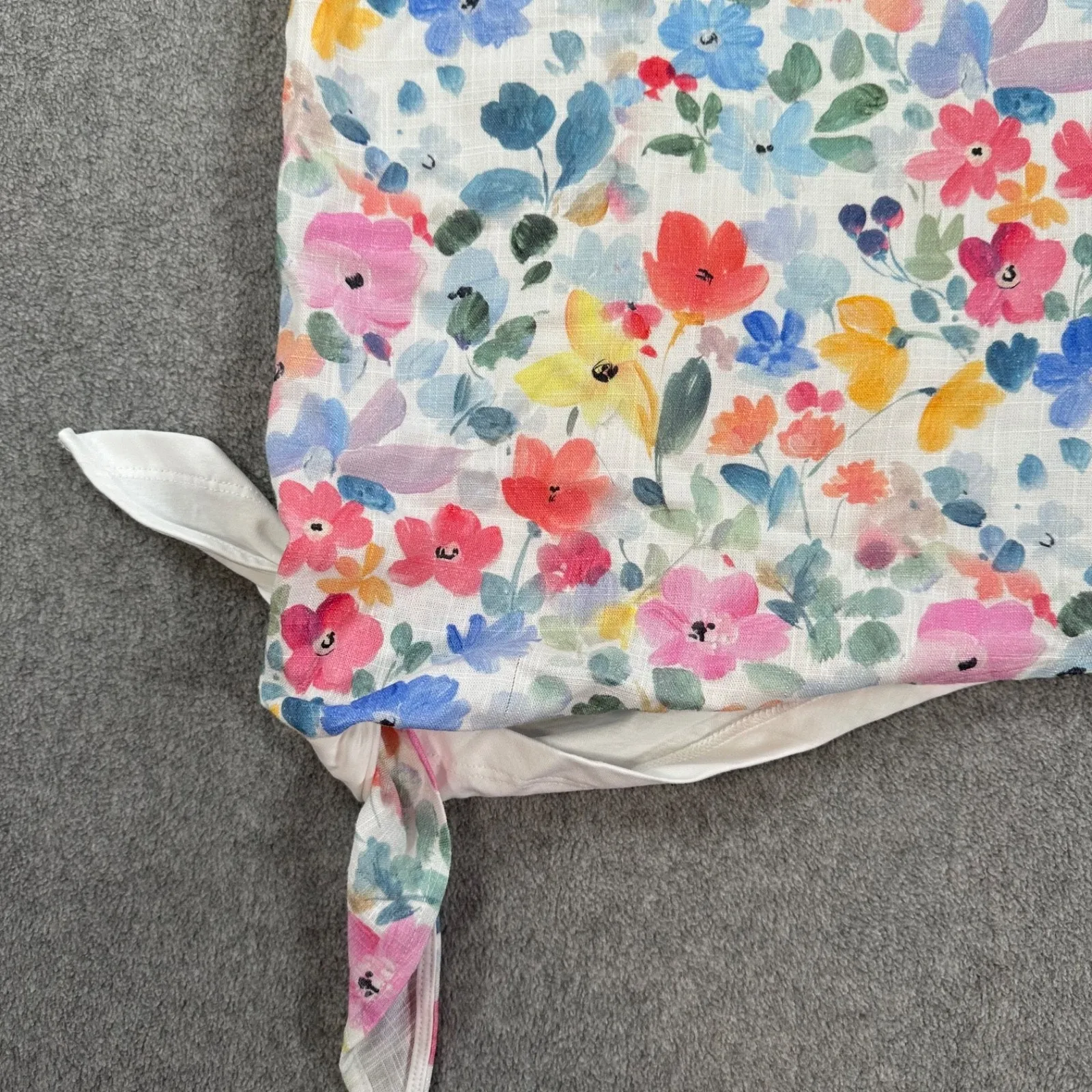 Charlie B Linen Blend Floral Knotted Hip Blouse Size XL Round Neck Cuffed Sleeve White - Image 4