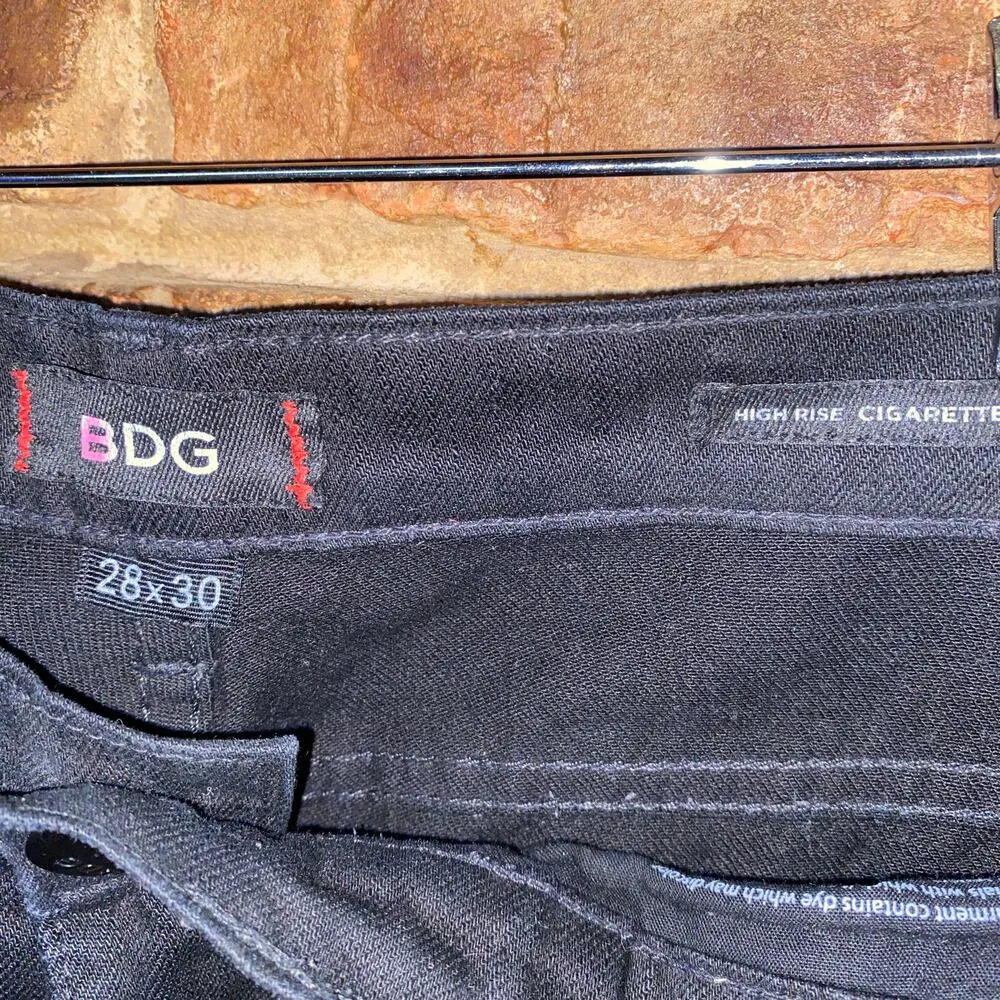 Urban Outfitters BDG Black Distressed Denim High Rise Cigarette Jeans Women's 28 - Image 4