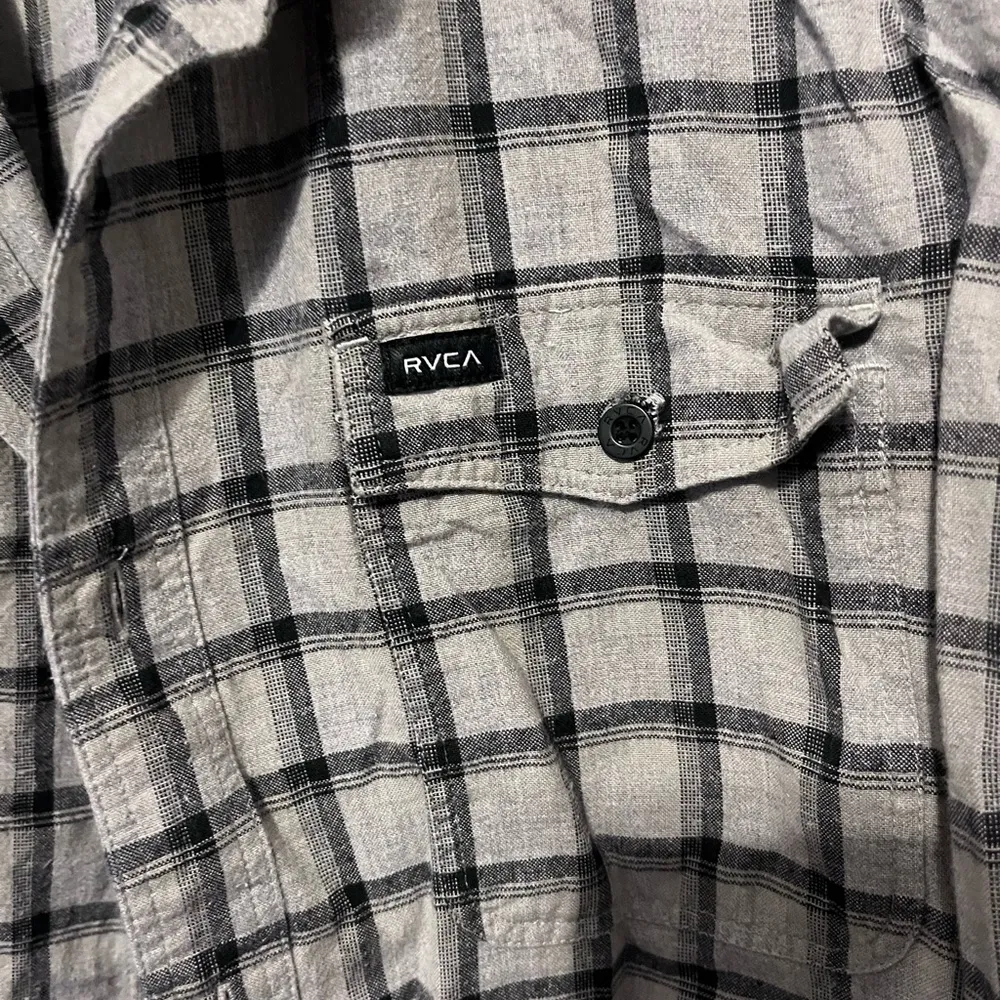 RVCA  plaid button down shirt size large - Image 2