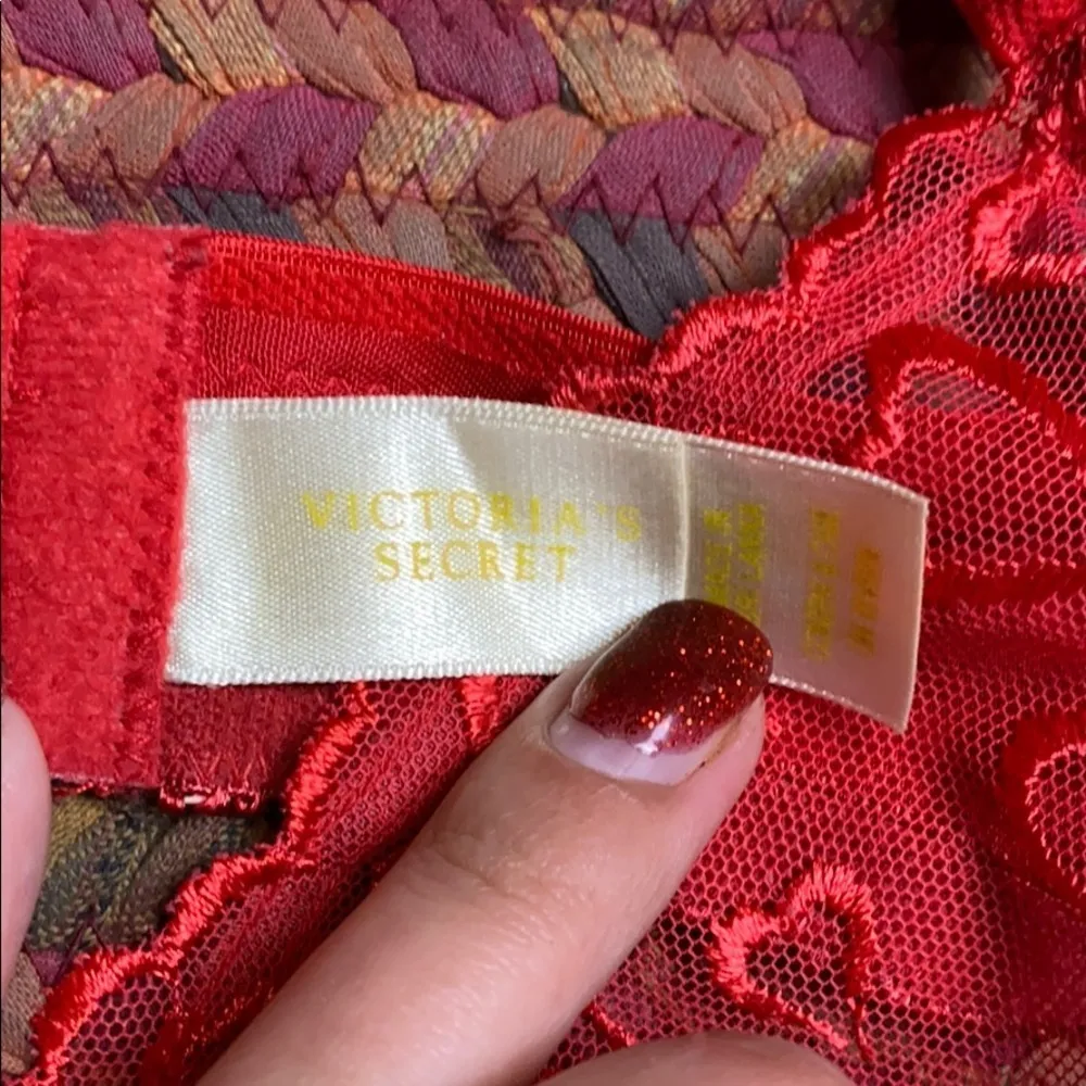 VINTAGE RED HEART MESH VICTORIAS SECRET UNDERWIRE BRA Size undefined - Image 2