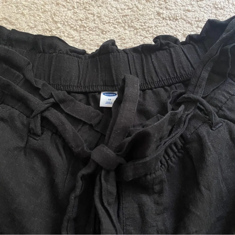 Old Navy Black Linen Tie Shorts - Image 2