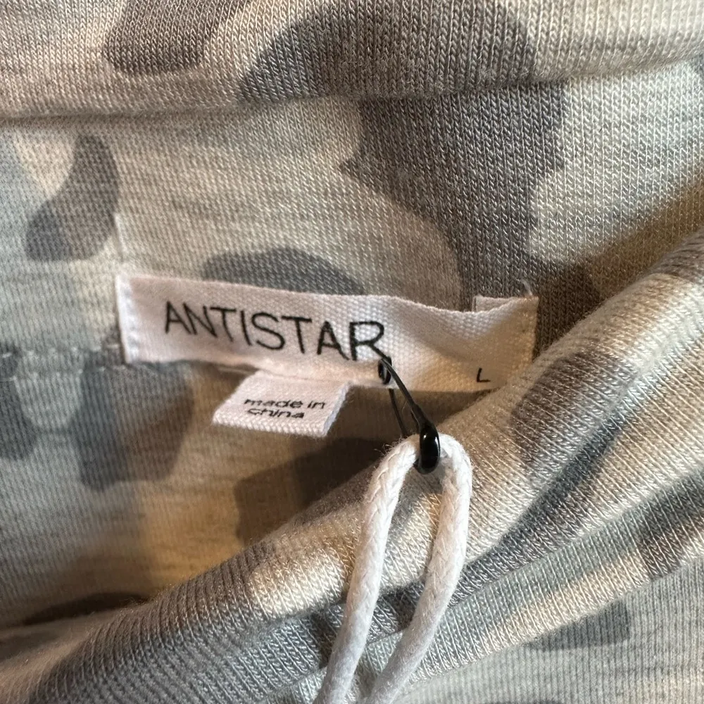 Leopard Romper Anistar NWT Size M/L Gray Bandeau Top Capri Length with Pockets Size M - Image 4