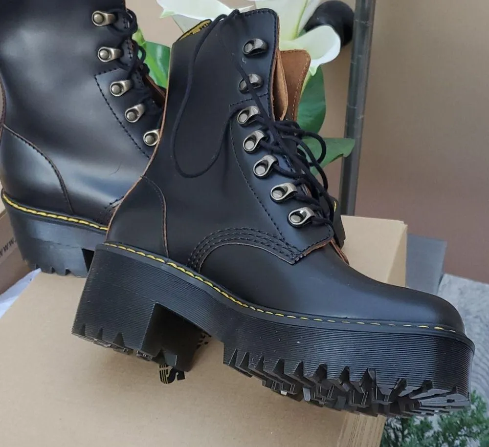 Dr martens 7 eye black leather heeled boot sz 6 - Image 7