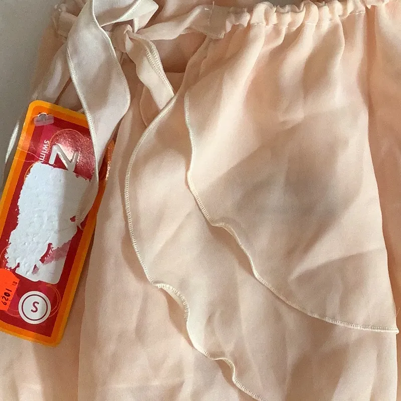 Zuliana Size Small Light Peach Ruffle Side Tie Skirt. Made in USA. New With Tags - Image 6