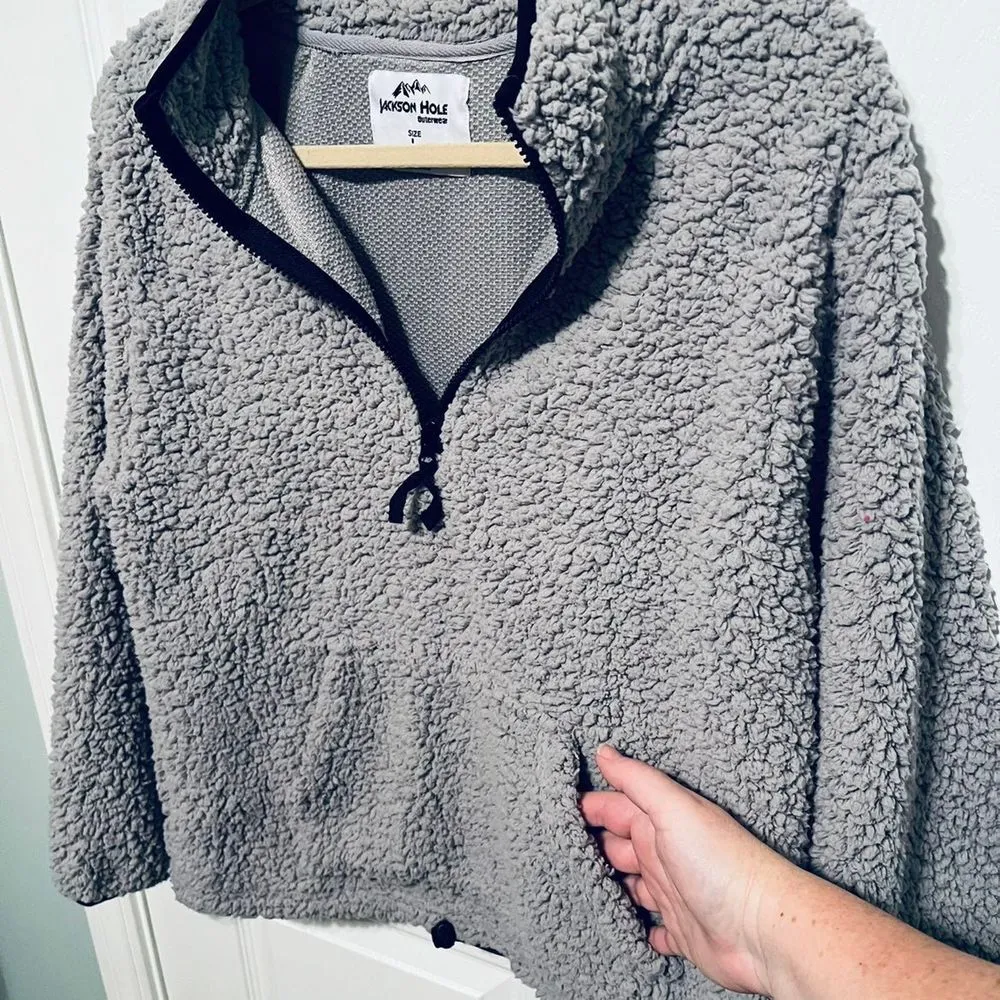 Jackson Hole Outerwear‎ size large grey sherpa half zip pullover. Gray - Image 8