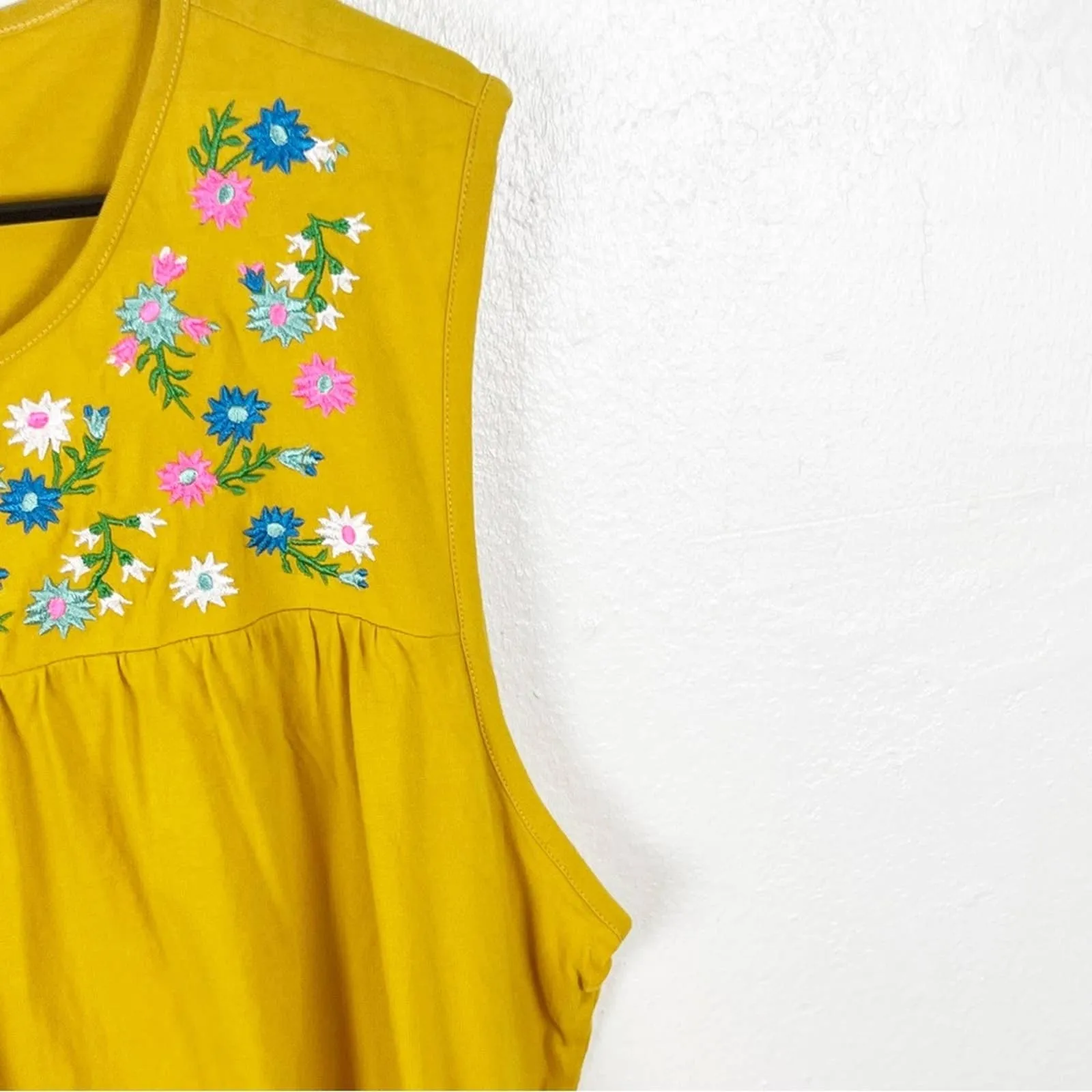 J. CREW Factory 100% Cotton Gold Sleeveless Embroidered Floral Tee, Size 3X - Image 5