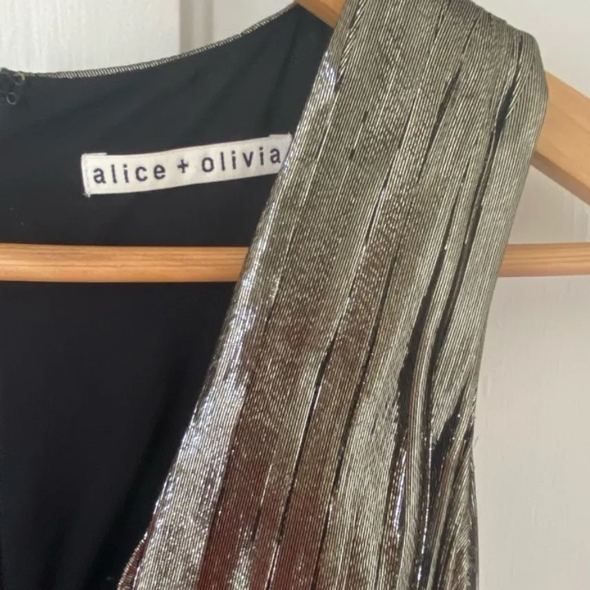 ALICE + OLIVIA Issa pleated gold lame Bronze metallic sleeveless maxi gown Sz 0 - Image 10