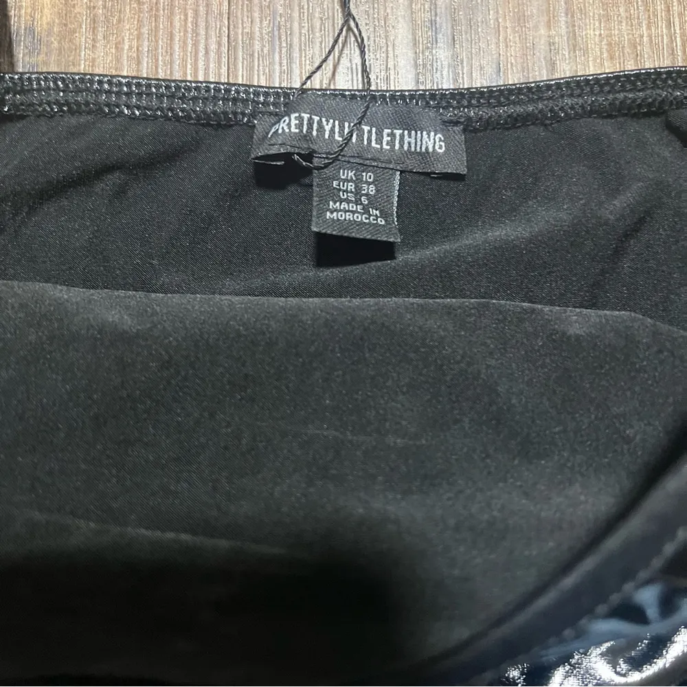 PrettyLittleThing  Womens Black Vinyl Bandeau Bodycon Dress Size 6 NWT - Image 3