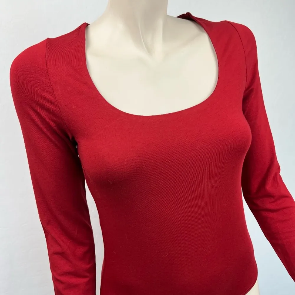 Old Navy Red Long Sleeve Bodysuit - Image 4