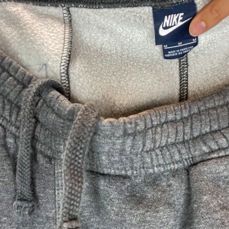 Nike grey sweatpants - Image 4