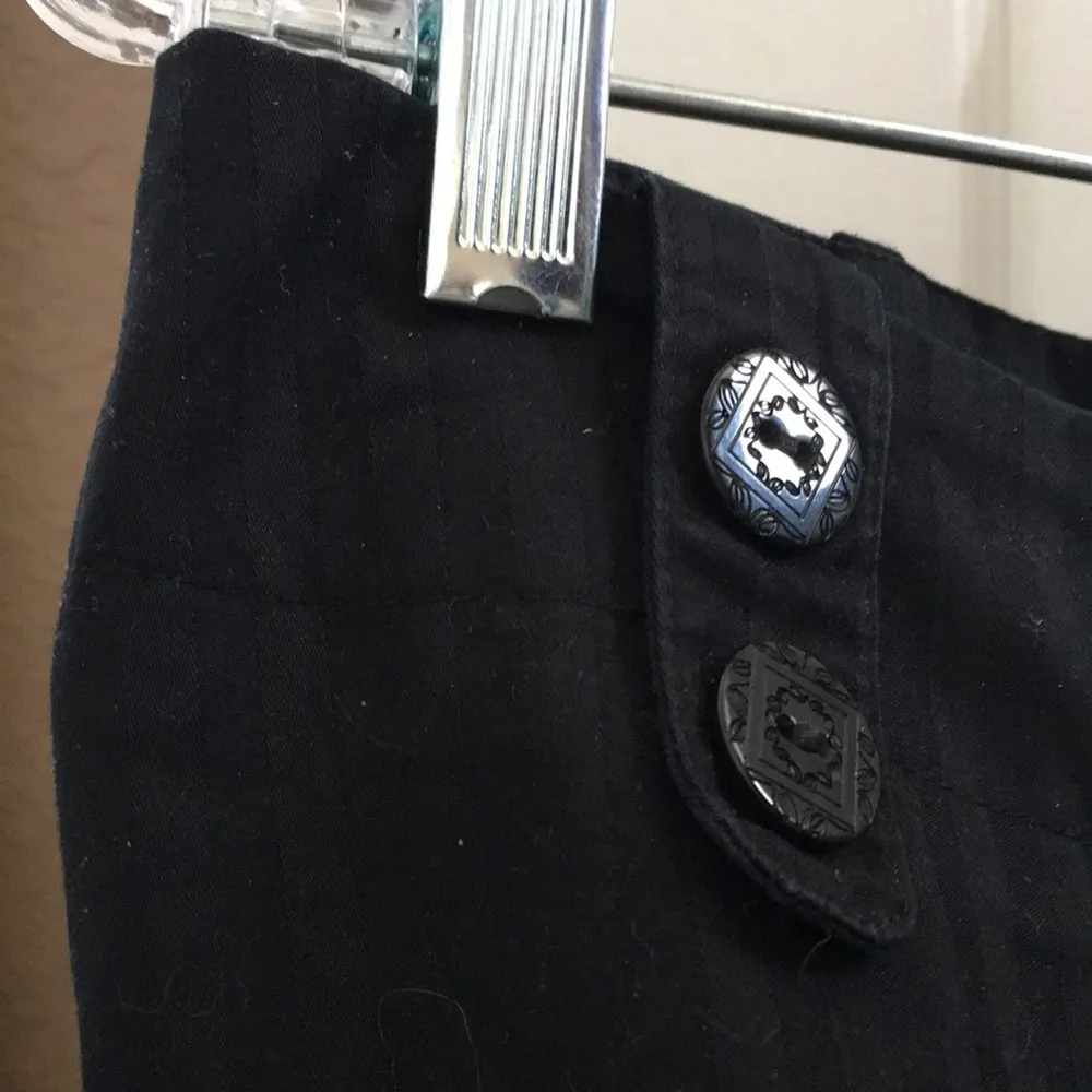 FINAL MARKDOWN White House black market shorts 8 - Image 2