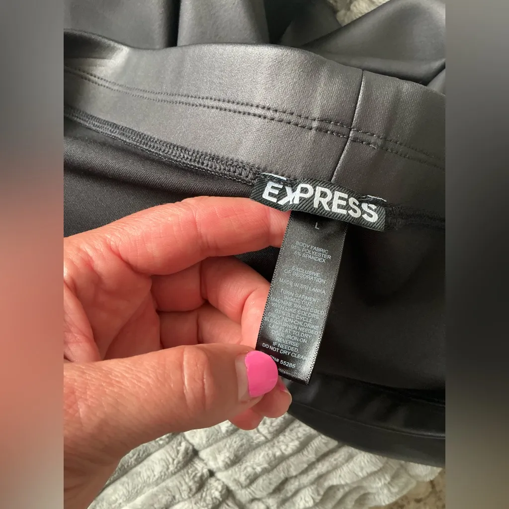 Dressy EXPRESS coated leggings🔥🔥 - Image 8